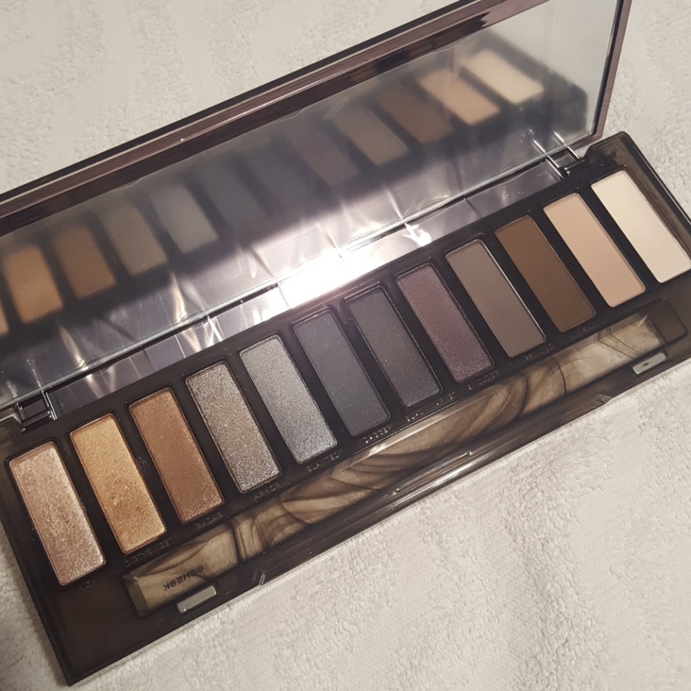 Urban decay naked smoky pallet